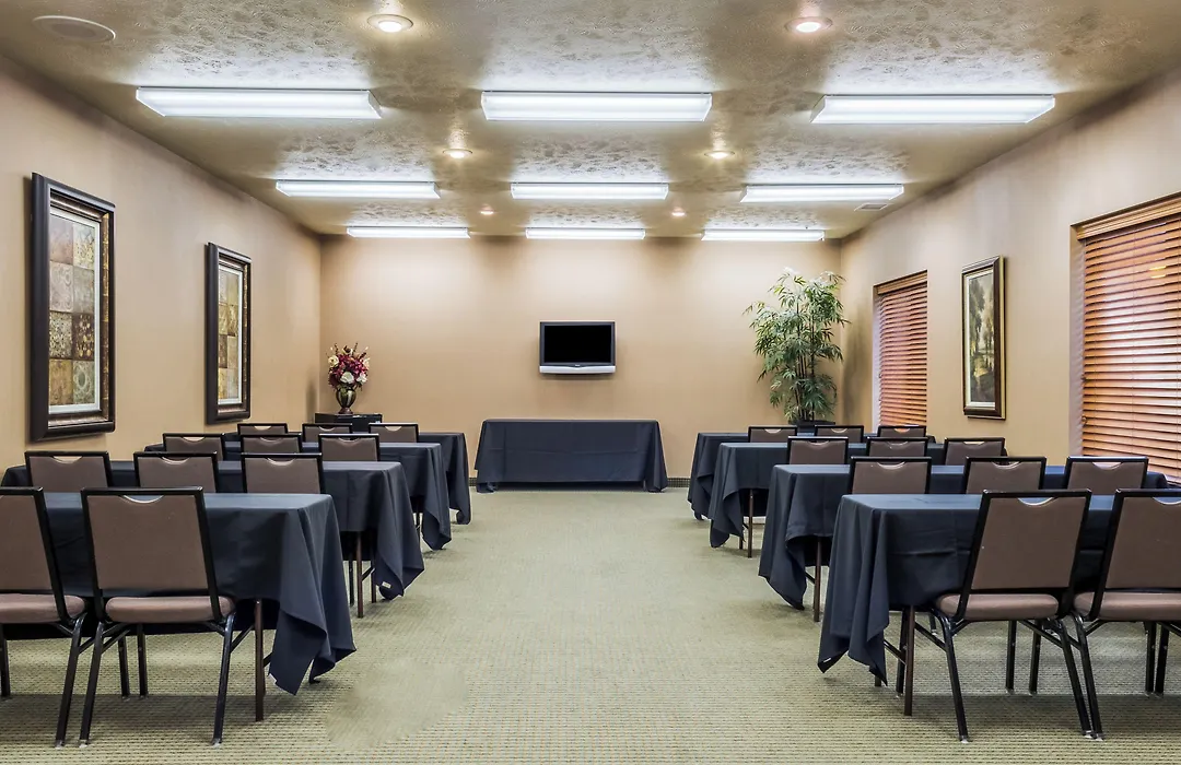 Comfort Inn & Suites Mitchell I-90-1